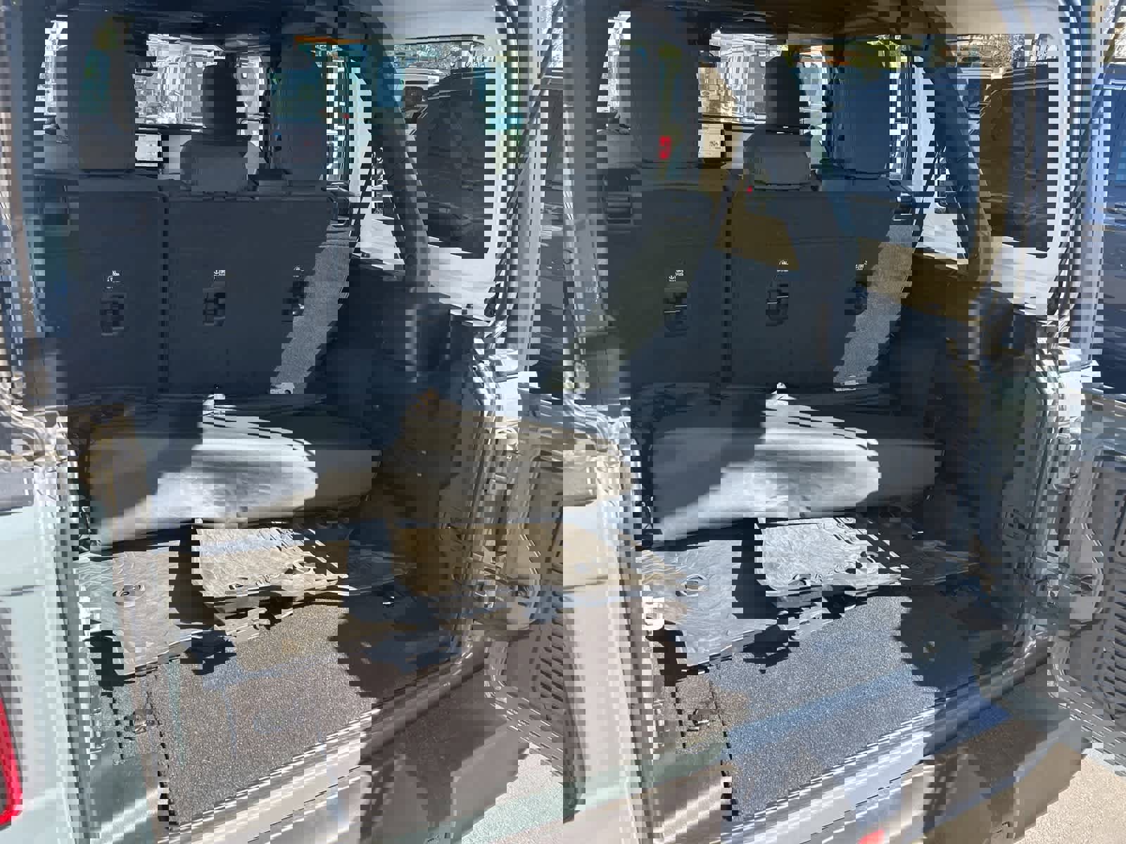 Used 2025 Jeep Wrangler Willys image 31