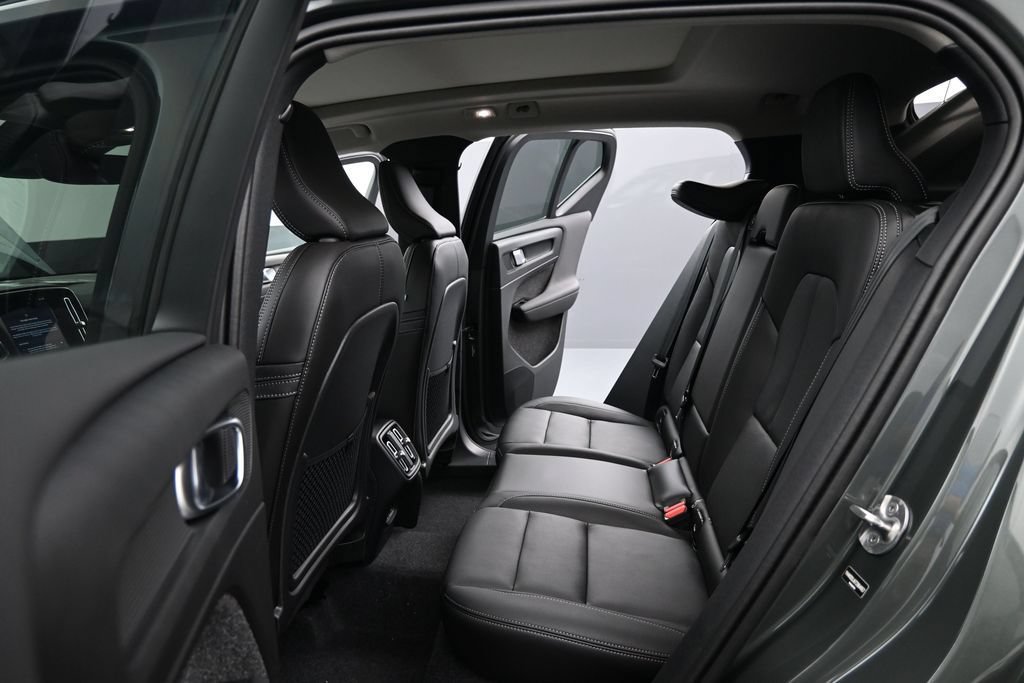 New 2026 Volvo XC40 B4 Core w/ Protection Package Premier FWD image 21