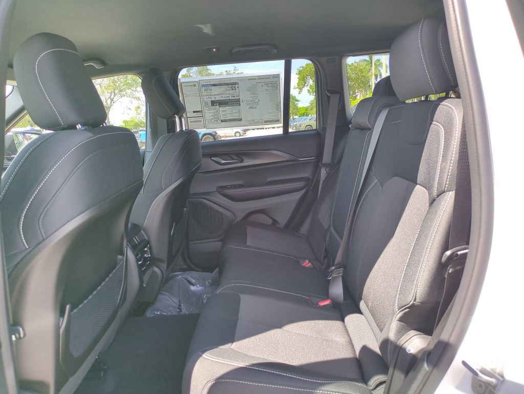 New 2025 Jeep Grand Cherokee Laredo AWD/4WD image 14
