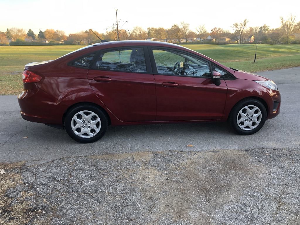 Used 2013 Ford Fiesta SE image 9