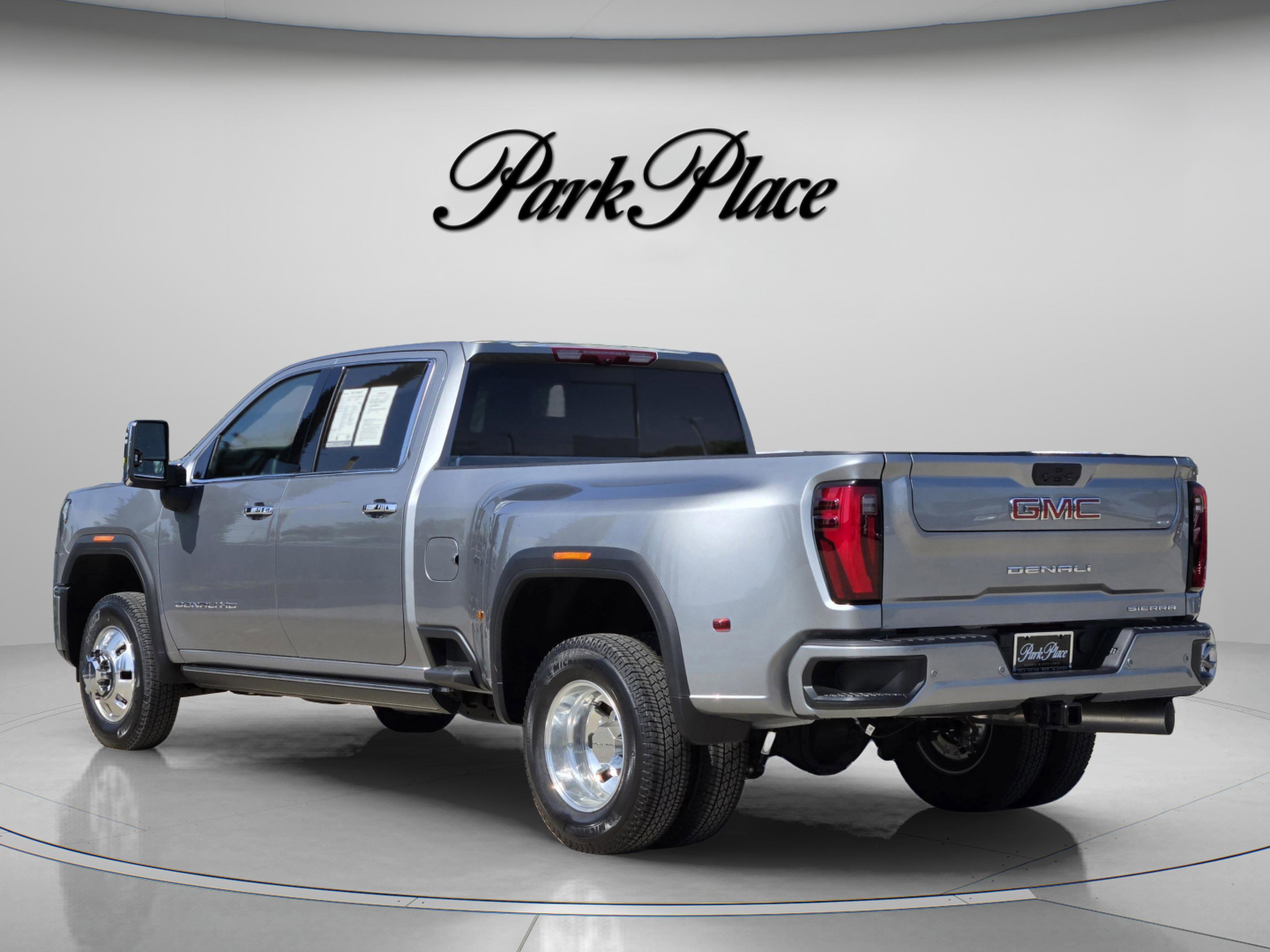 Used 2026 GMC Sierra 3500 Denali w/ Denali Reserve Package AWD/4WD image 3