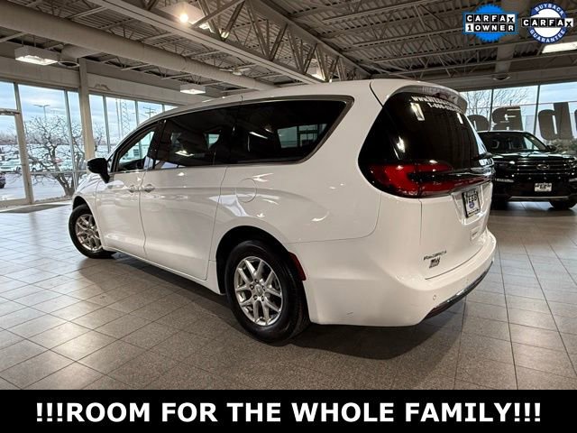 Used 2024 Chrysler Pacifica Touring-L image 6