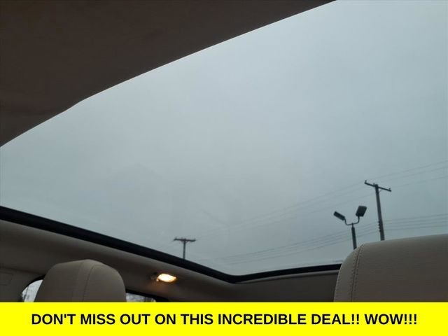 Used 2018 Land Rover Range Rover Evoque SE Premium image 16