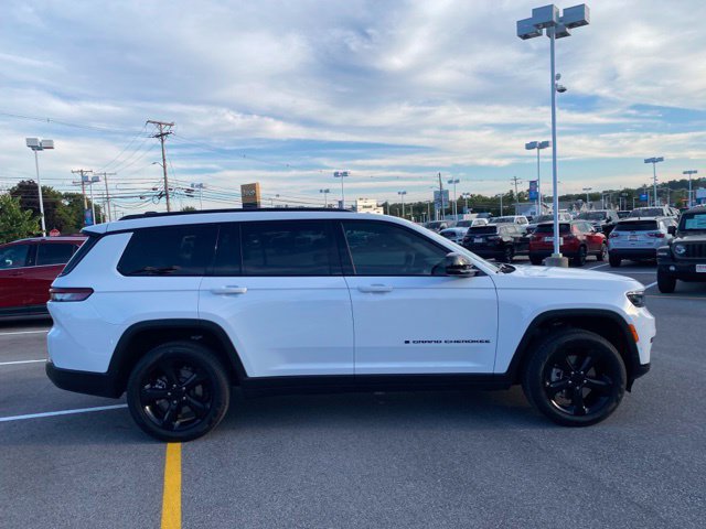 Used 2025 Jeep Grand Cherokee L Limited w/ Luxury Tech Group II AWD/4WD image 6