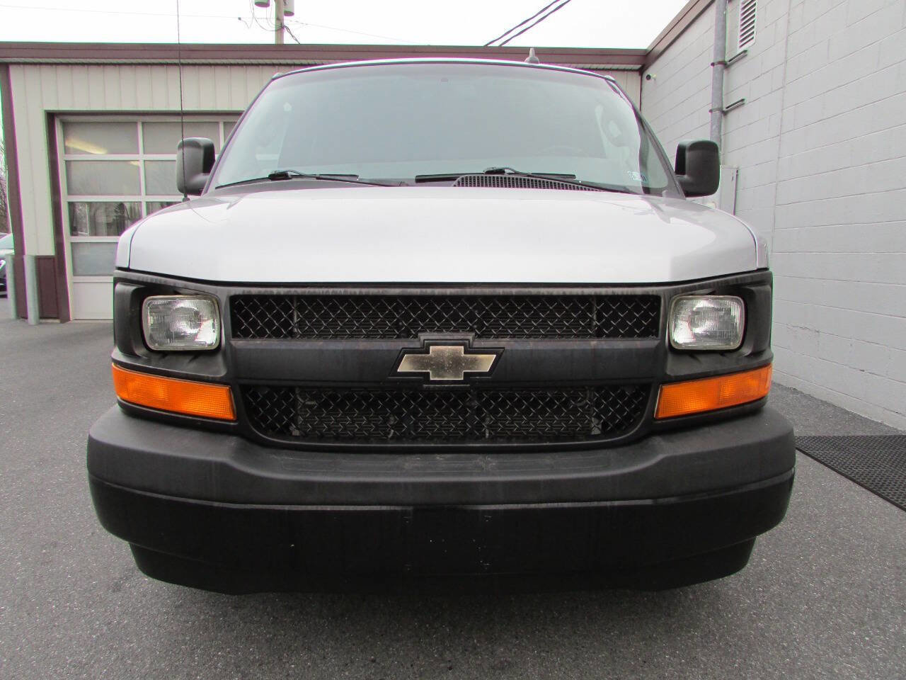 Used 2017 Chevrolet Express 3500 LS image 2