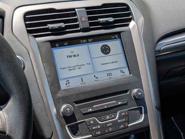 Used 2018 Ford Fusion SE w/ Fusion SE Technology Package FWD image 18