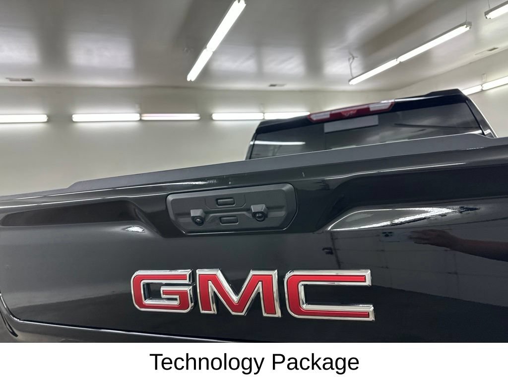 Used 2025 GMC Sierra 1500 AT4 w/ AT4 Premium Package AWD/4WD image 18