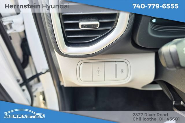 Used 2025 Hyundai Venue SEL FWD image 16