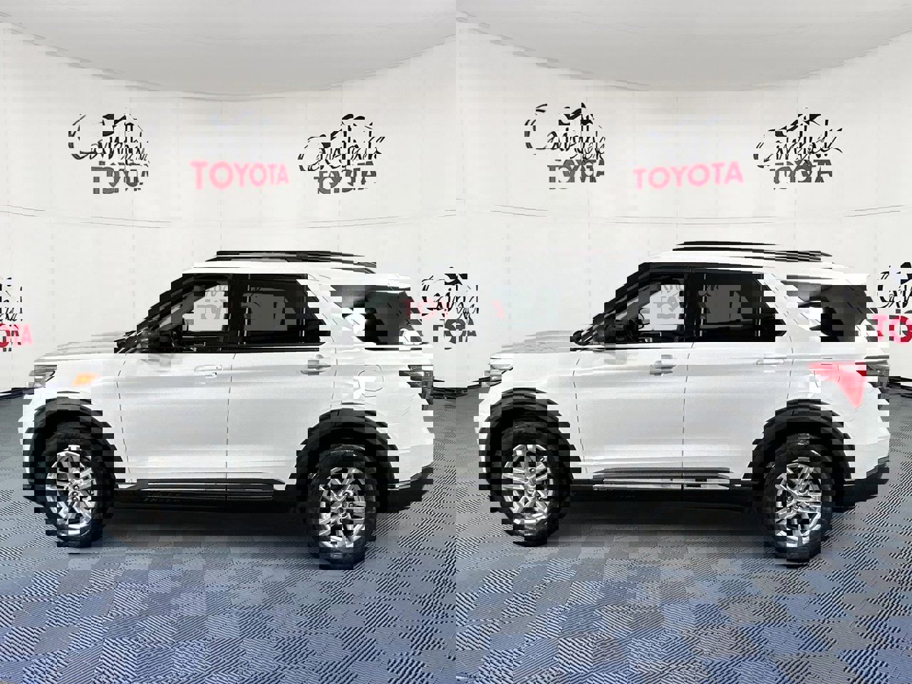 Used 2022 Ford Explorer XLT w/ Equipment Group 202A image 5