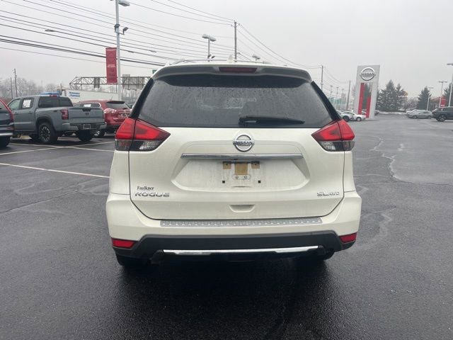 Used 2017 Nissan Rogue SL w/ SL Premium Package image 5