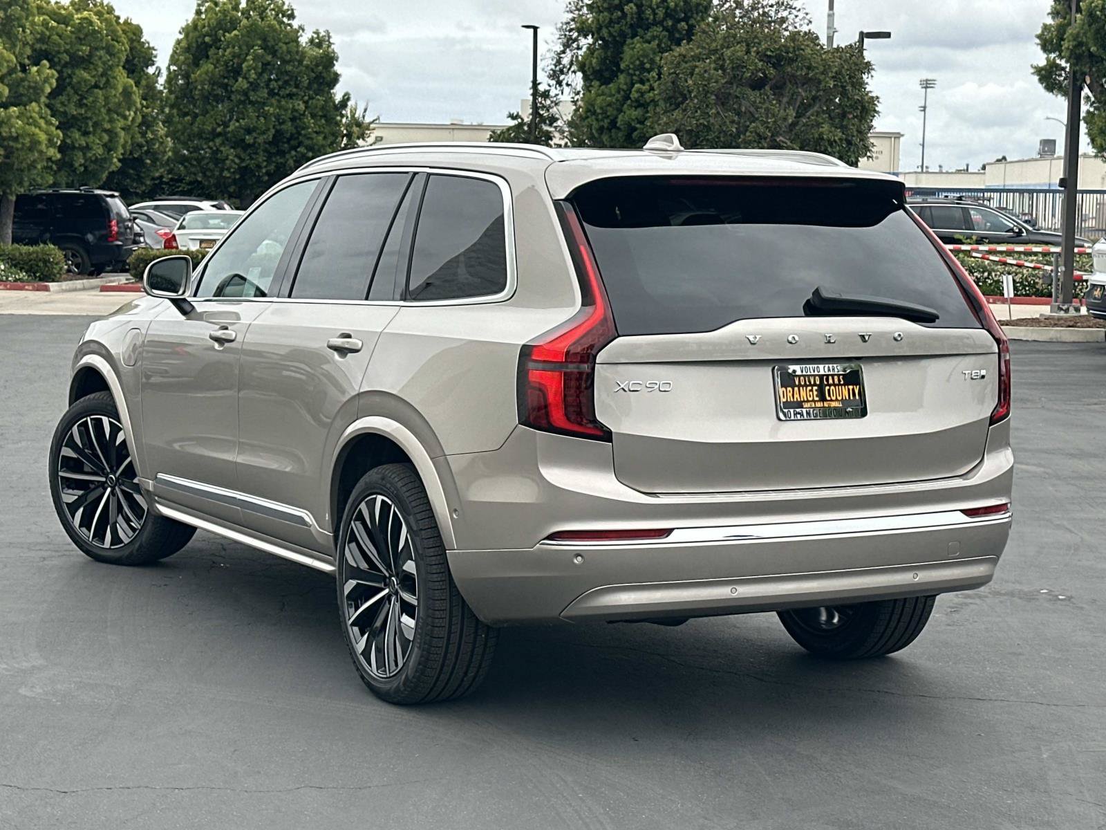 New 2026 Volvo XC90 T8 Plus w/ Protection Package Premier AWD/4WD image 5
