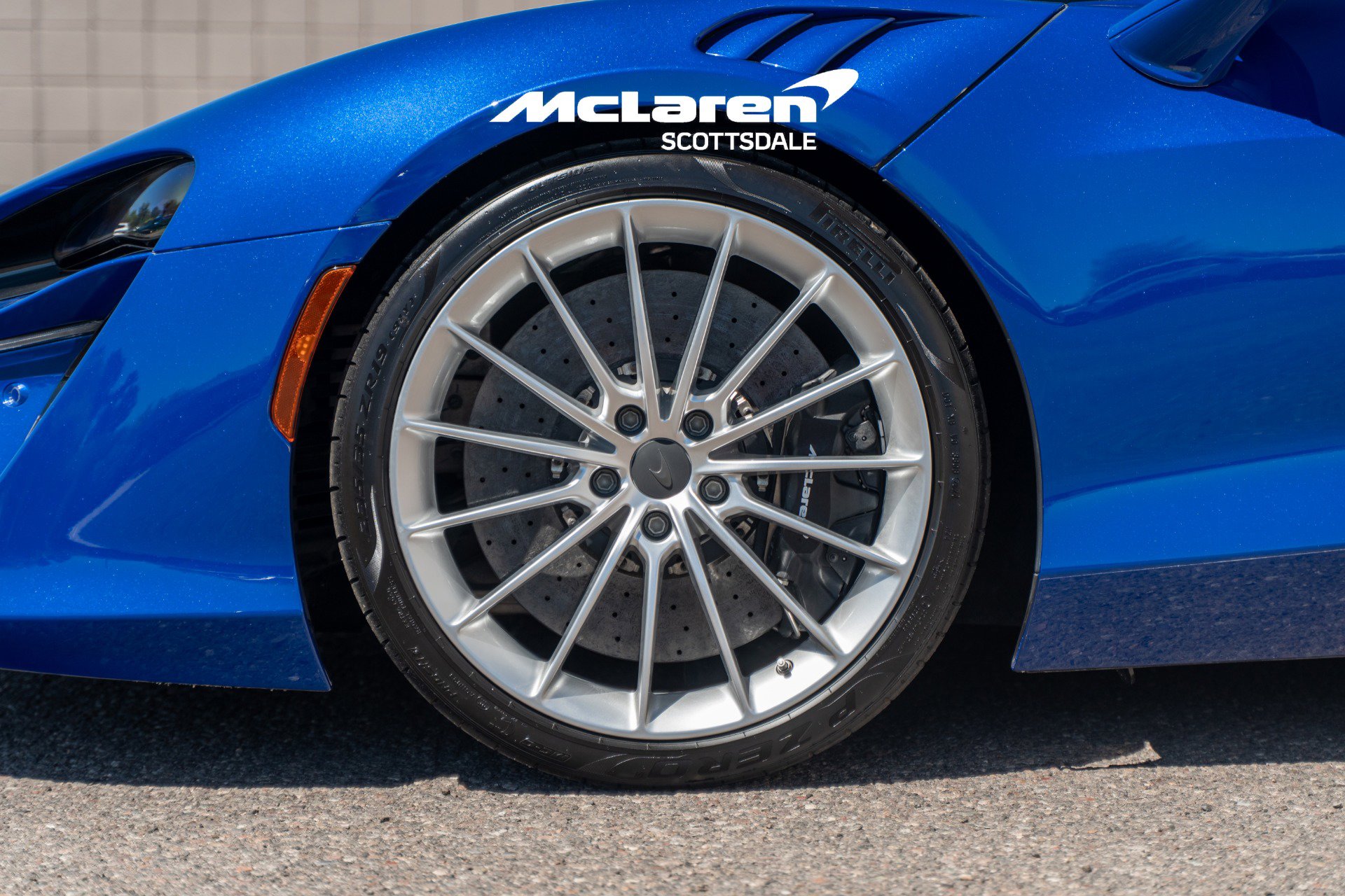 Used 2025 McLaren Artura Spider image 25