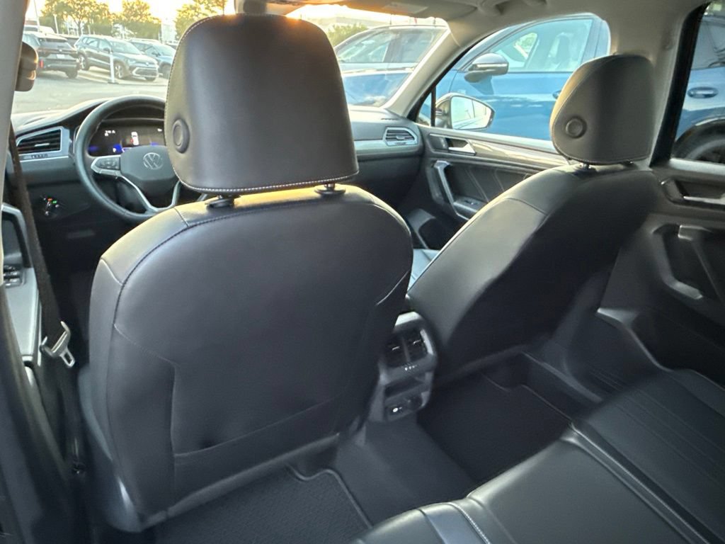 Used 2024 Volkswagen Tiguan SE w/ Panoramic Sunroof Package AWD/4WD image 23
