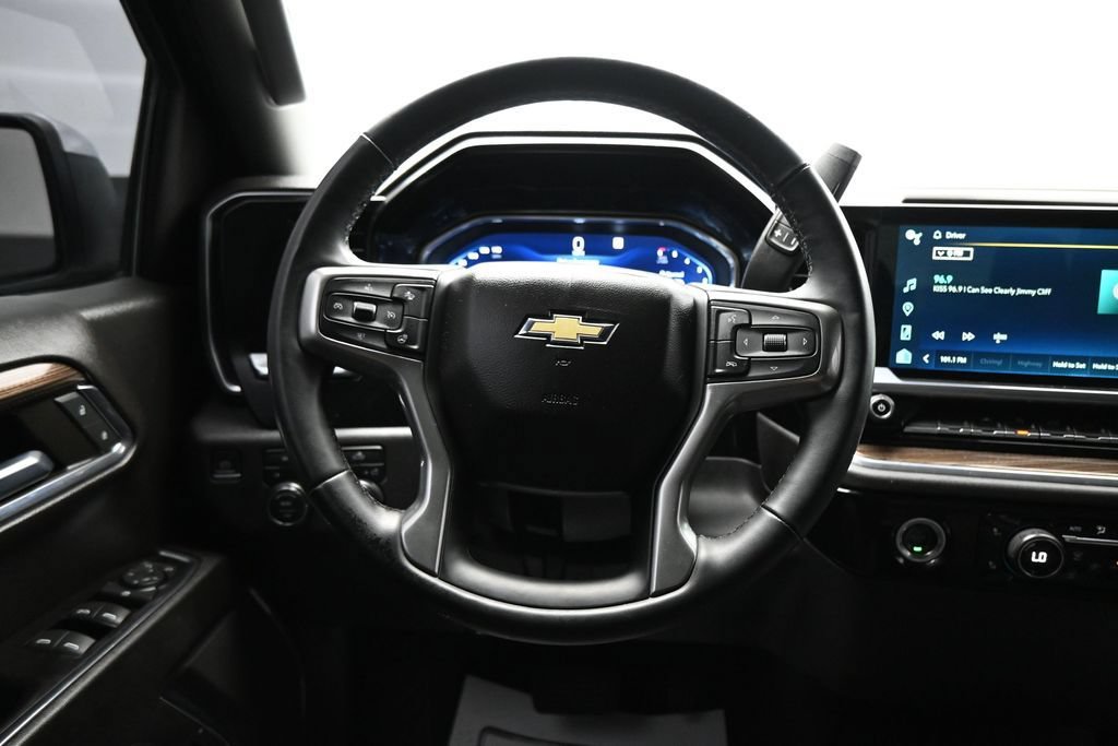 Used 2023 Chevrolet Silverado 1500 LT AWD/4WD image 16