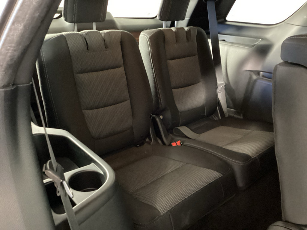 Used 2018 Ford Explorer XLT AWD/4WD image 12