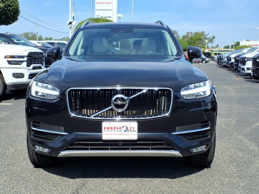 Used 2019 Volvo XC90 T5 Momentum w/ Multimedia Package AWD/4WD image 2