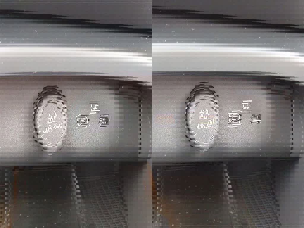 New 2026 Volvo XC40 B5 Ultra w/ Protection Package Premier image 31