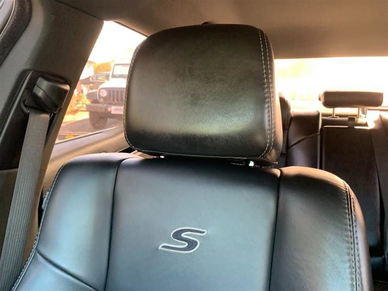 Used 2018 Chrysler 300 S image 19