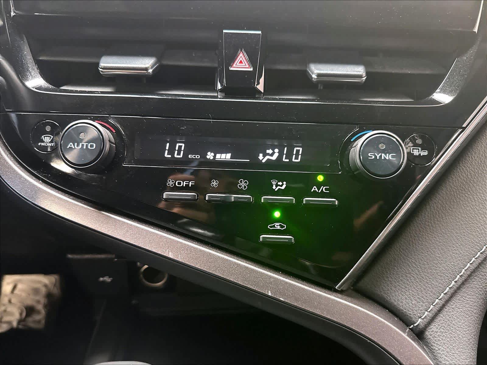 Used 2022 Toyota Camry SE w/ Convenience Package FWD image 17