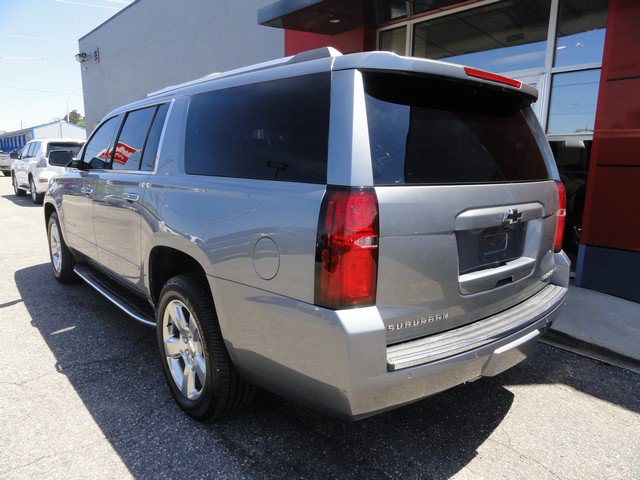 Used 2020 Chevrolet Suburban Premier w/ Premier 6.2L Value Package AWD/4WD image 5