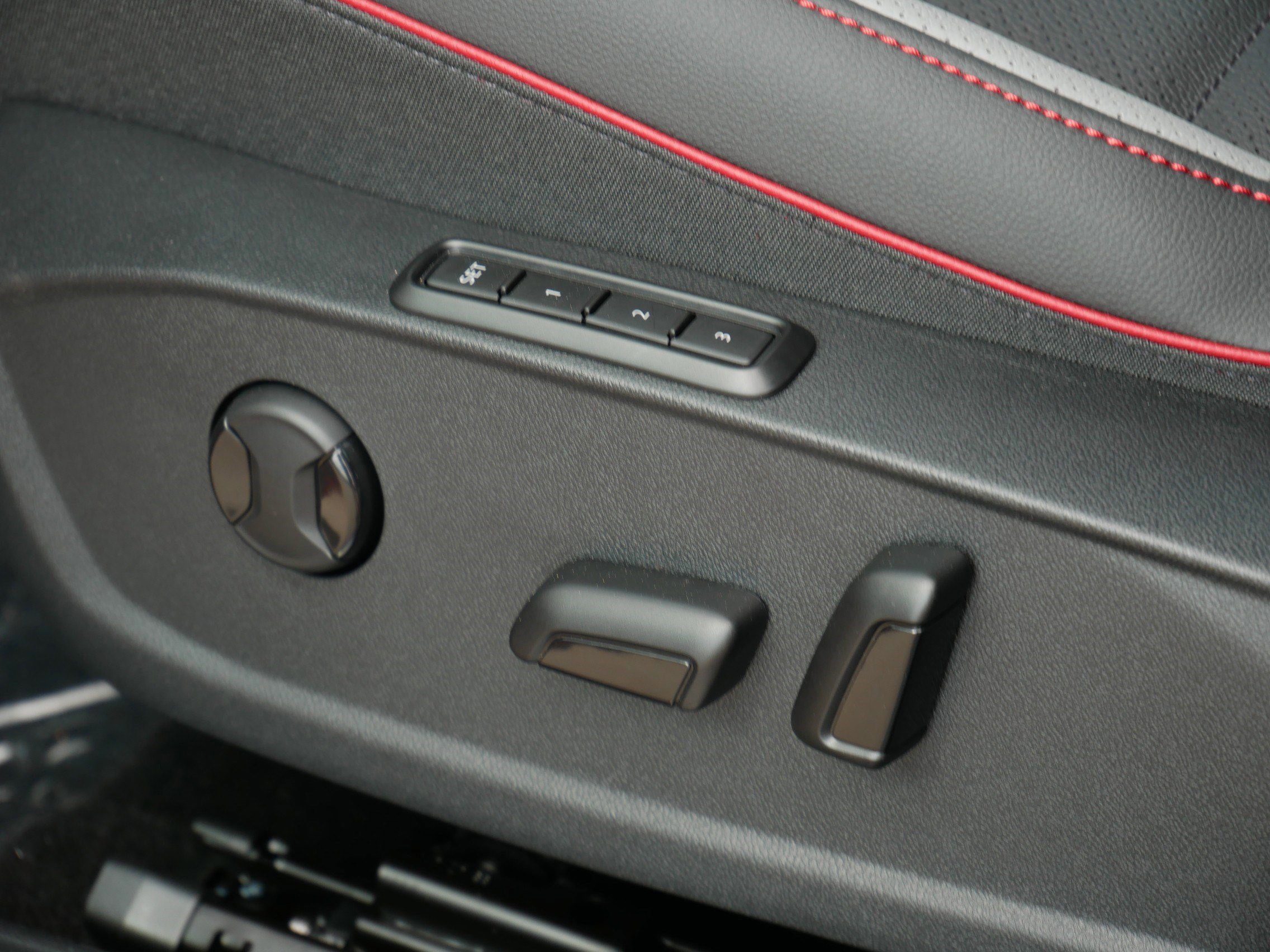 New 2025 Volkswagen GTI SE FWD image 6