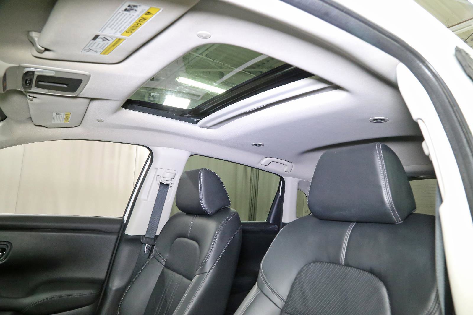 Used 2023 Honda HR-V EX-L image 3