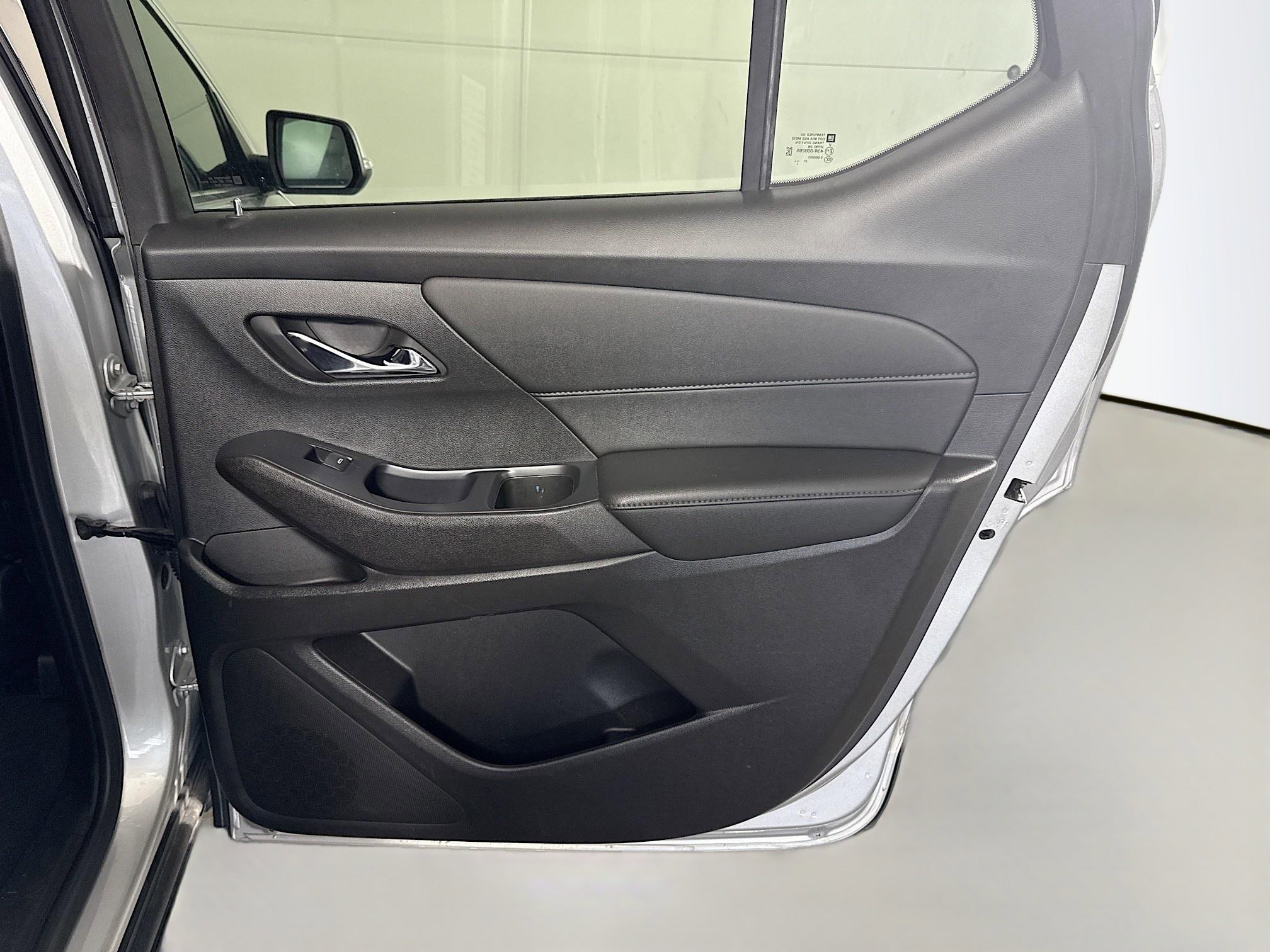 Used 2022 Chevrolet Traverse LT image 28