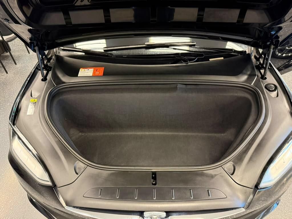 Used 2018 Tesla Model X 100D AWD/4WD image 17