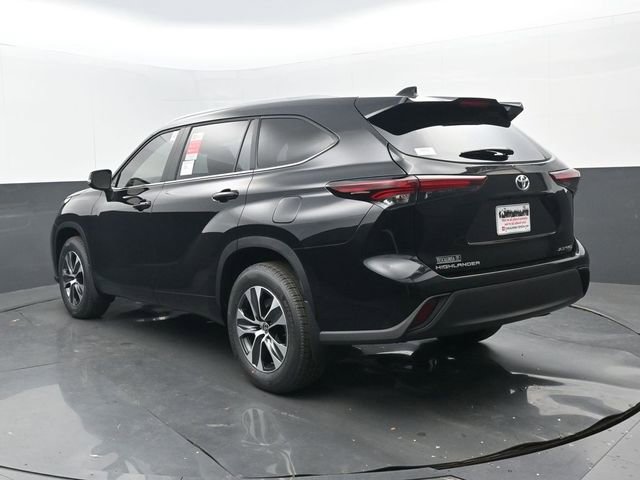Used 2026 Toyota Highlander XLE image 3