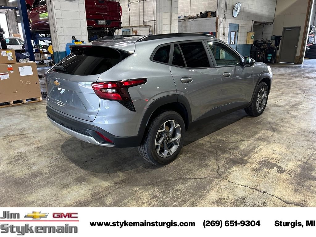 Used 2025 Chevrolet Trax LT FWD image 8