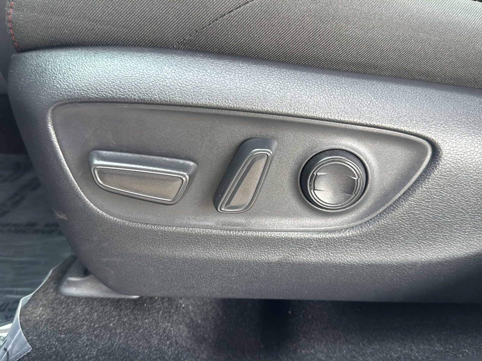 Used 2022 Toyota RAV4 SE w/ Weather & Moonroof Package image 12