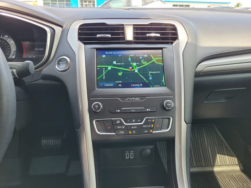 Used 2020 Ford Fusion SE AWD/4WD image 35