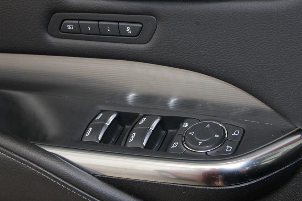 Used 2024 Cadillac XT4 Premium Luxury image 36