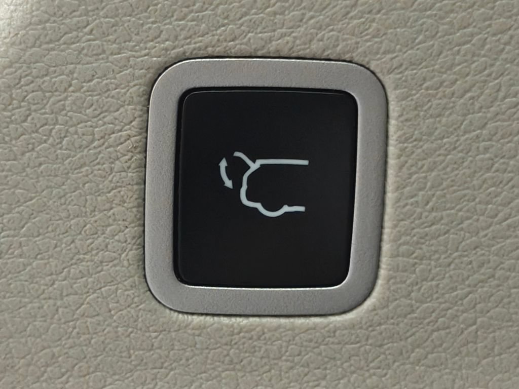 Used 2024 Chrysler Pacifica Touring-L FWD image 34