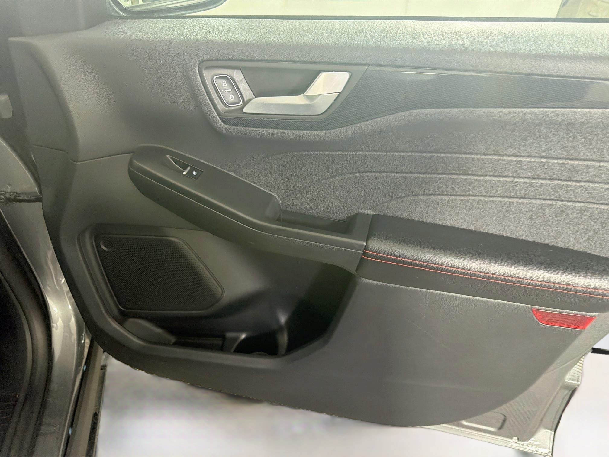 Used 2025 Ford Escape ST-Line FWD image 29