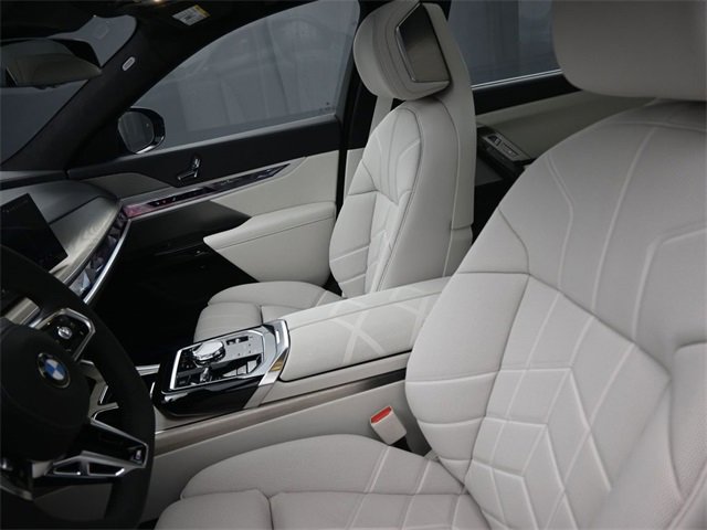 New 2025 BMW 760i xDrive w/ Executive Package image 19