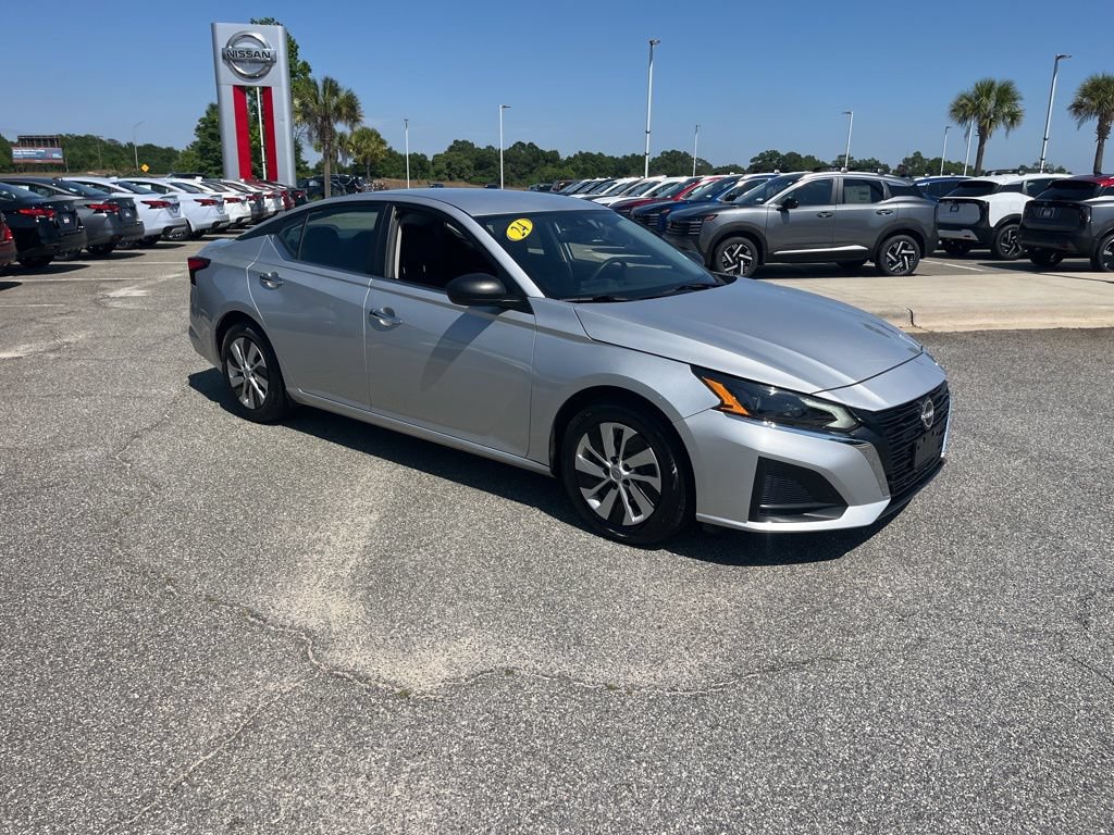 Used 2024 Nissan Altima 2.5 S FWD image 1