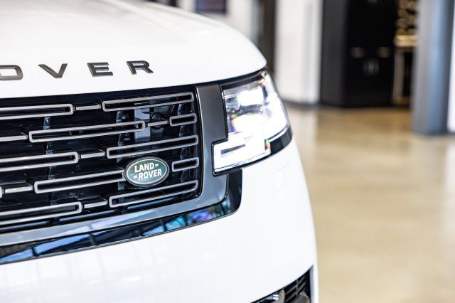 Used 2023 Land Rover Range Rover SE image 35