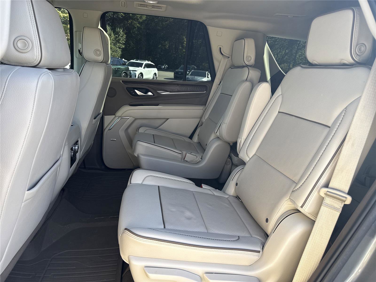 Used 2022 GMC Yukon Denali w/ Advanced Technology Package image 9