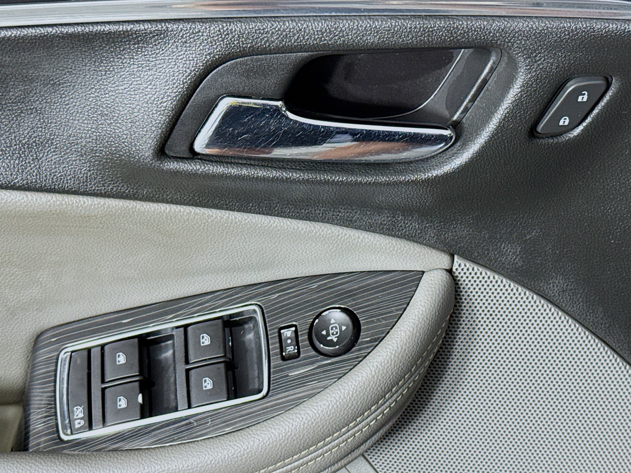 Used 2018 Chevrolet Impala LT w/ Sunroof and Spoiler Package image 23