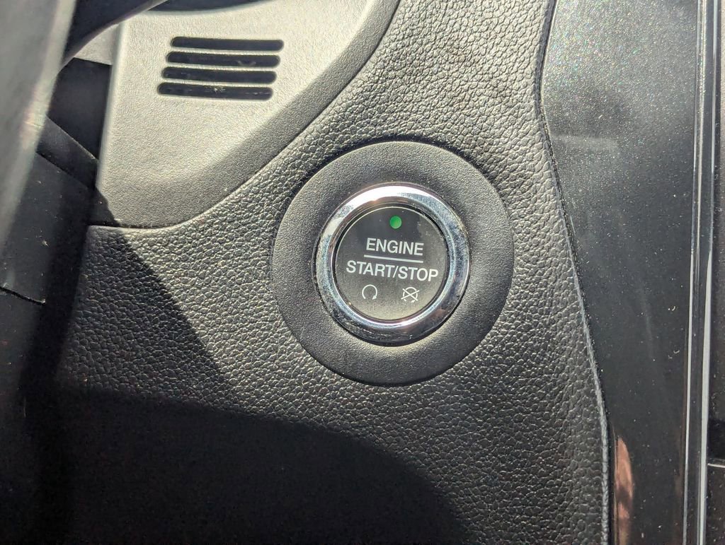 Used 2018 Ford Explorer XLT w/ Equipment Group 201A AWD/4WD image 18