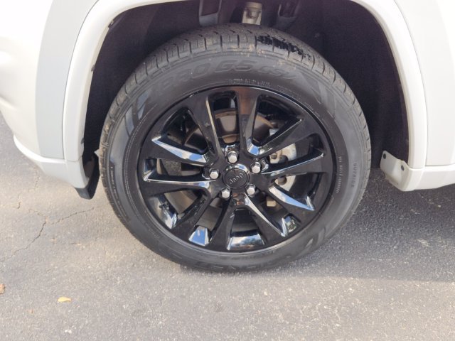 Used 2019 Jeep Grand Cherokee Altitude AWD/4WD image 9