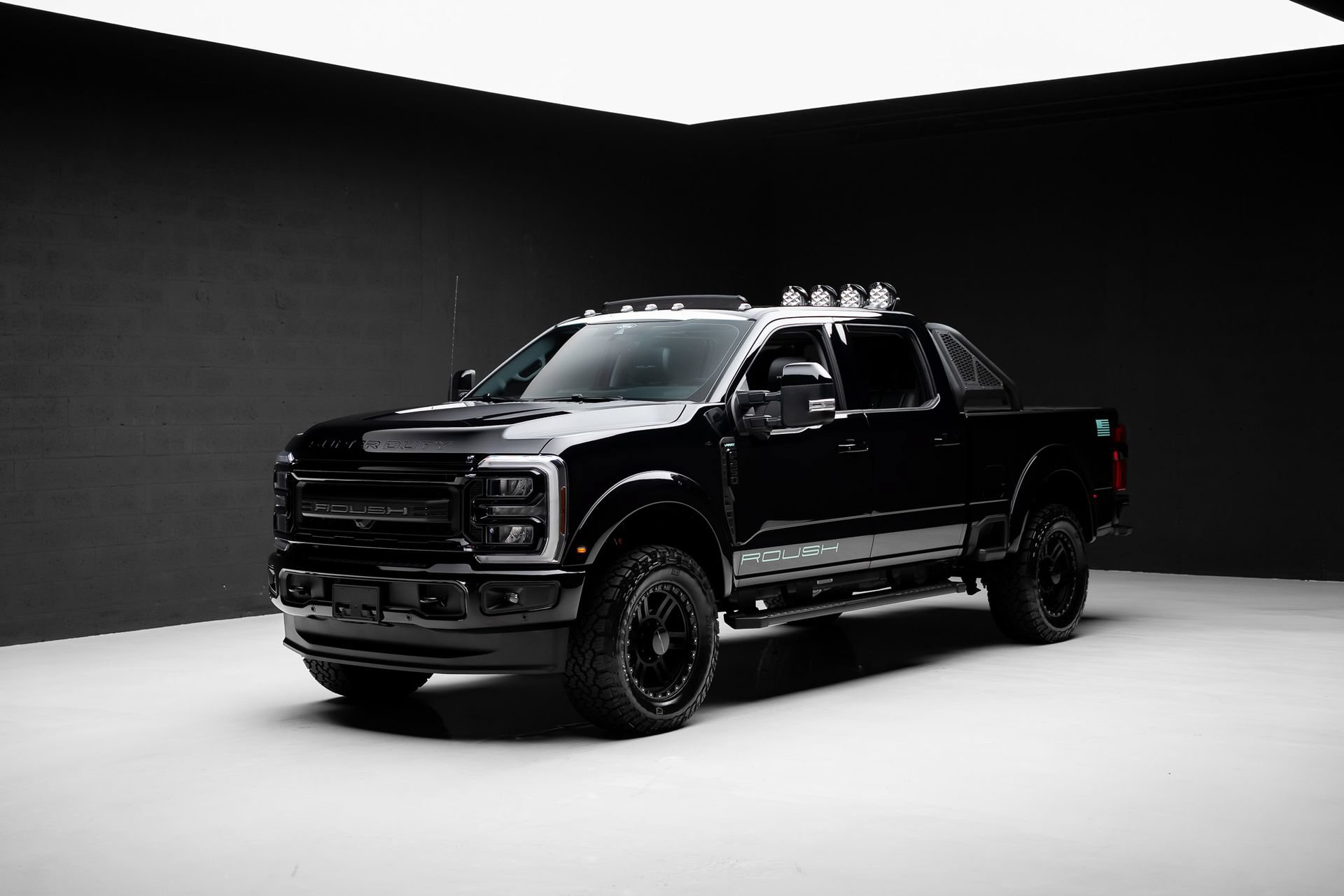 Used 2026 Ford F250 Lariat w/ Black Appearance Package AWD/4WD image 4