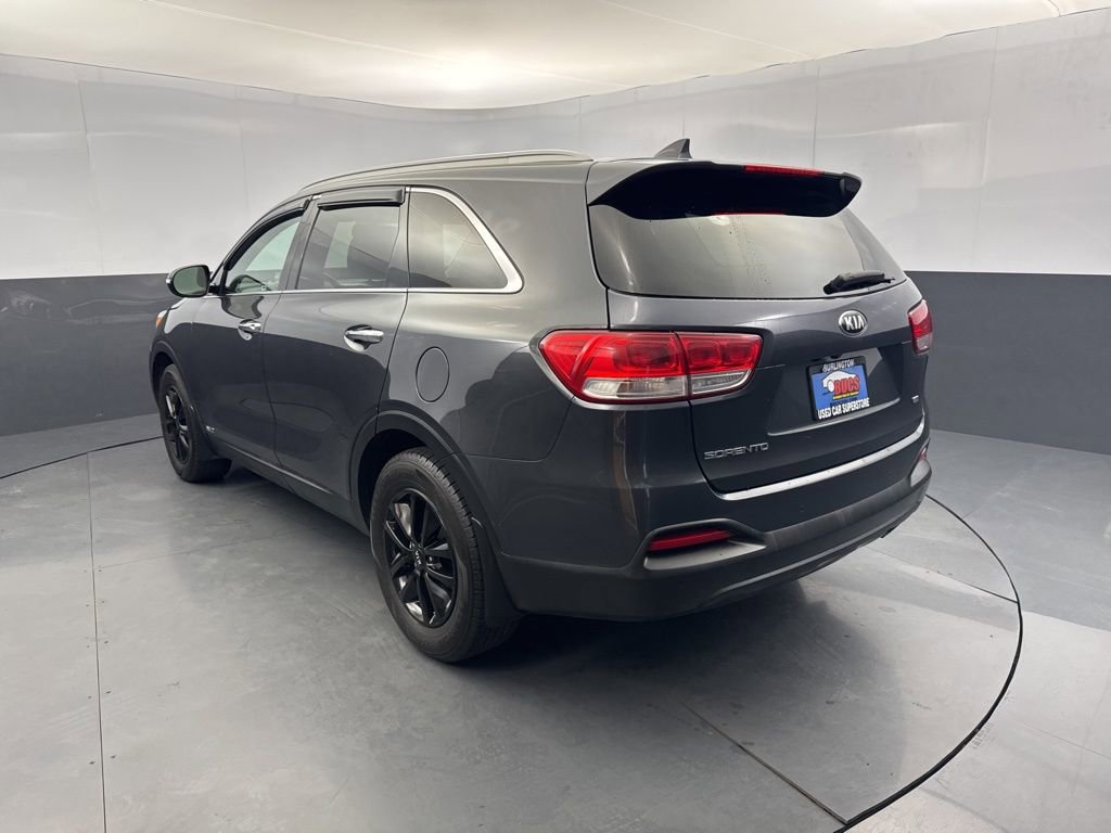 Used 2016 Kia Sorento LX w/ LX Convenience Package image 3