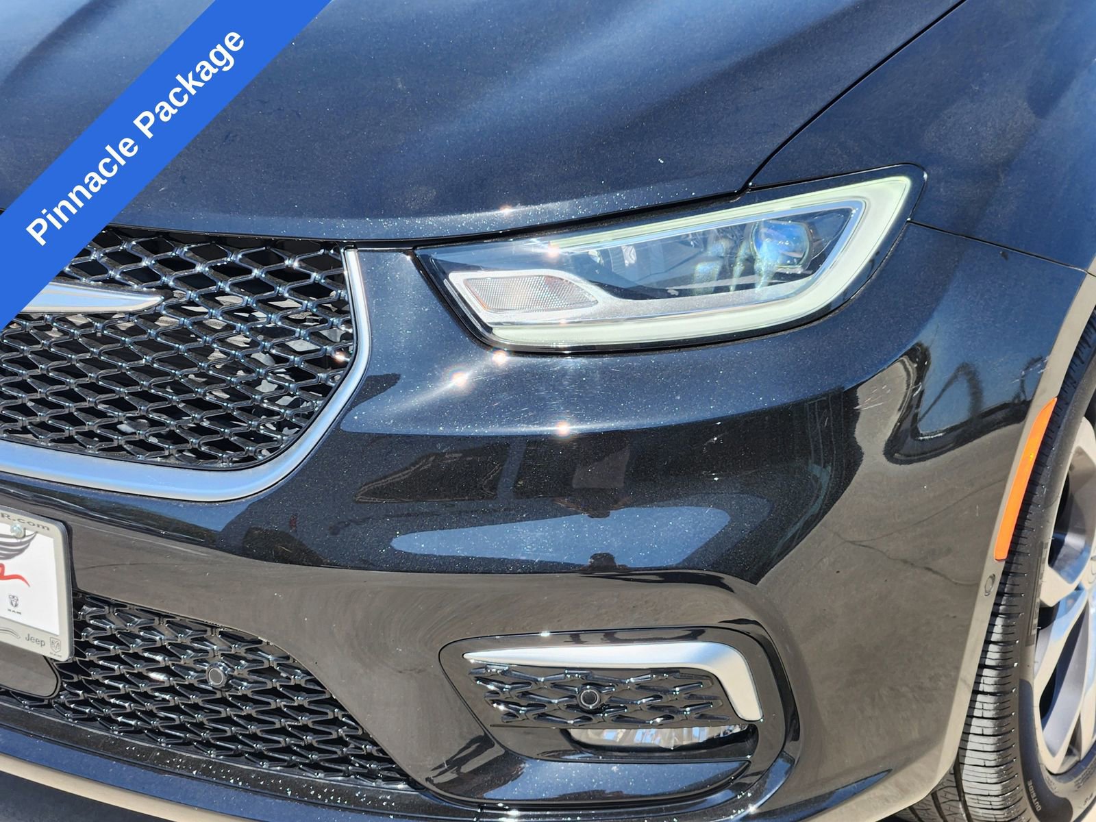 Used 2025 Chrysler Pacifica Pinnacle image 9