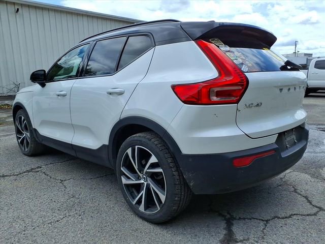 Used 2021 Volvo XC40 T5 R-Design w/ Advanced Package AWD/4WD image 4