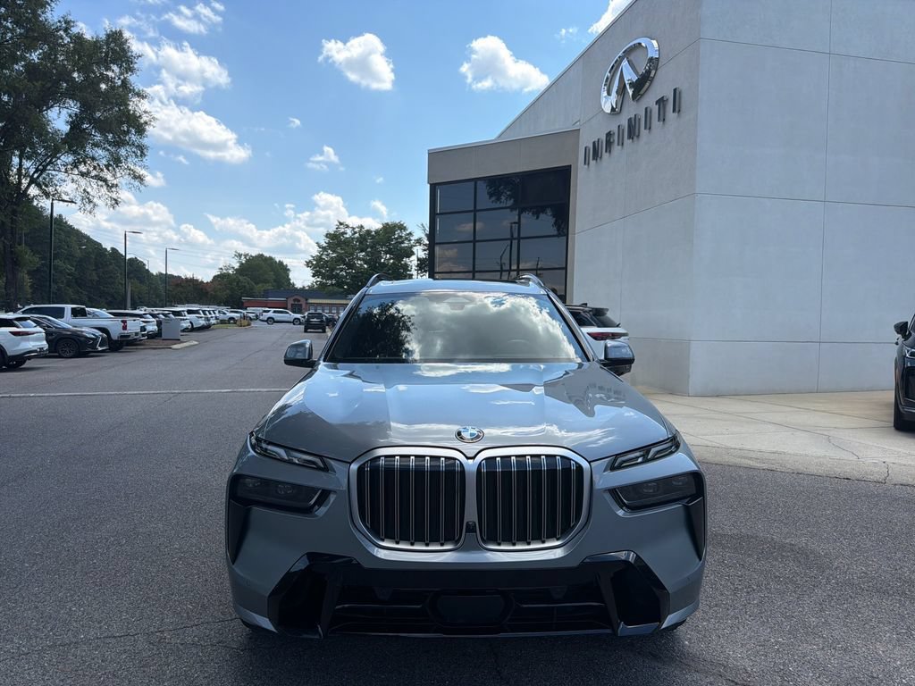 Used 2023 BMW X7 xDrive40i w/ M Sport Package AWD/4WD image 3
