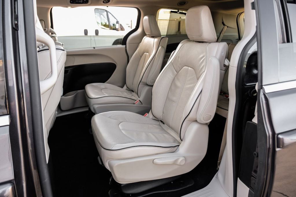 Used 2019 Chrysler Pacifica Limited w/ Advanced Safetytec Group image 44