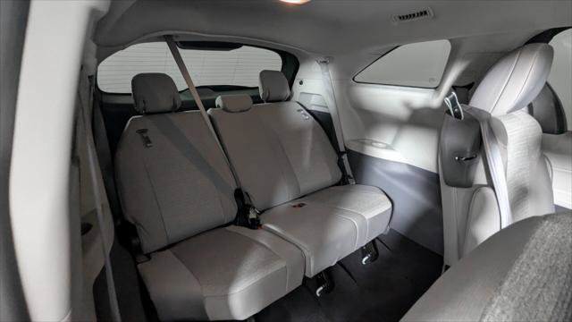 Used 2024 Toyota Sienna LE FWD image 21