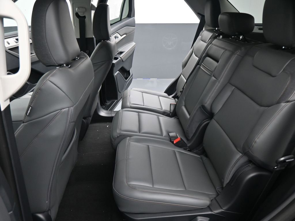 New 2026 Ford Explorer Active RWD image 14